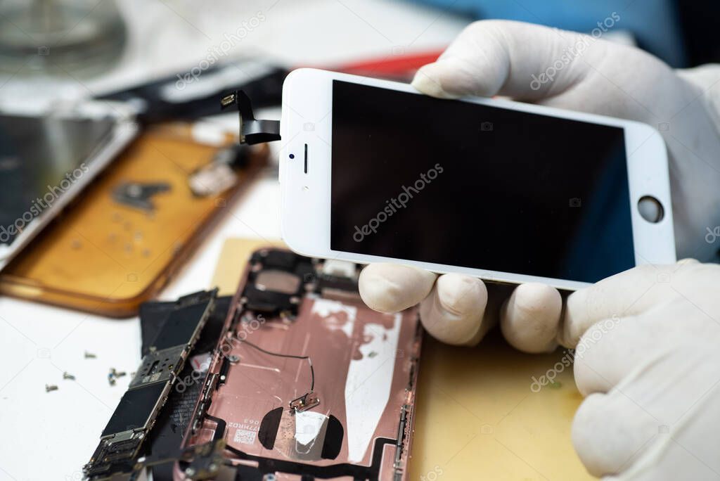 Repair mobile phones or smartphones