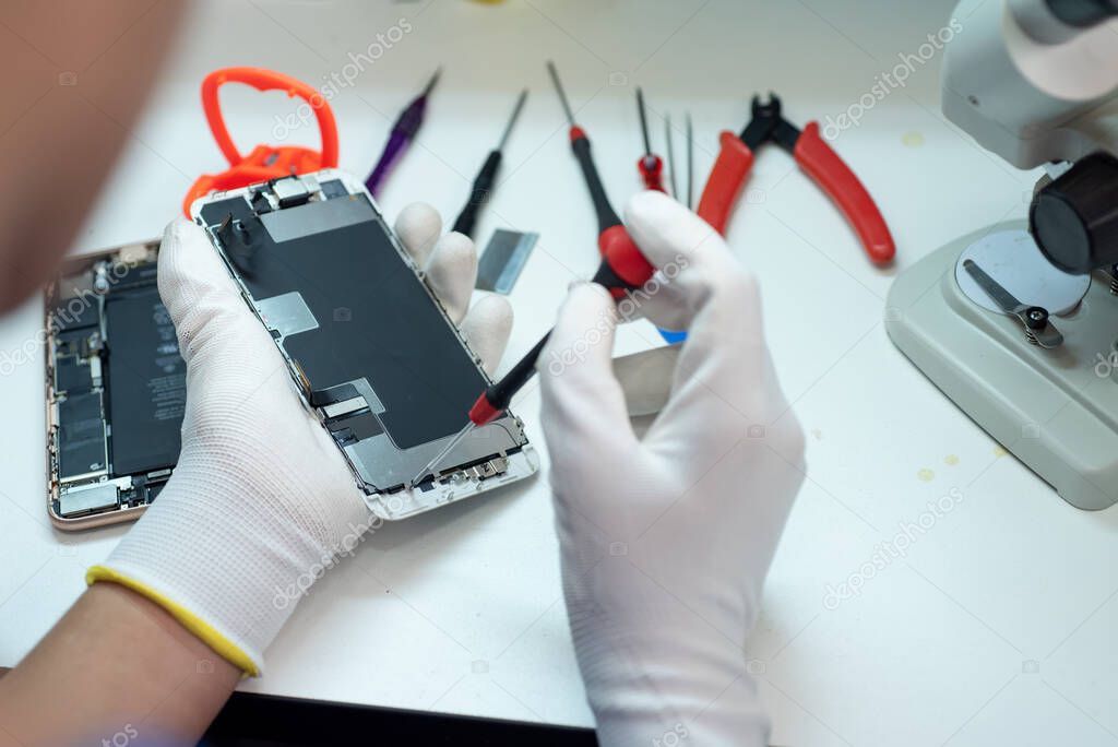Repair mobile phones or smartphones