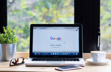 Bangkok 'ta. Tayland. 24 Ocak 2016: Tablet bilgisayarlı 