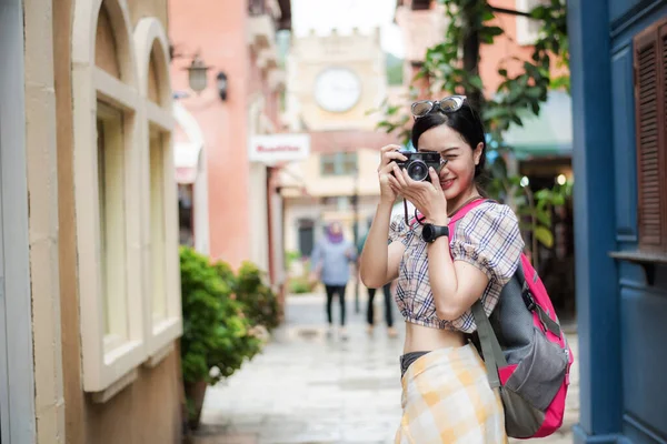 Asijské Dospívající Dívka Cestovní Batoh — Stock fotografie