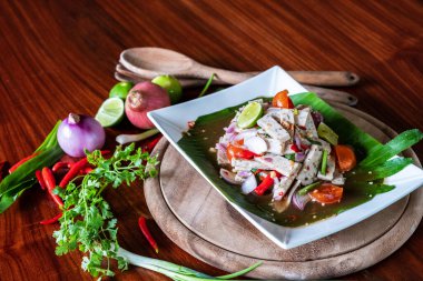 Baharatlı Vietnam Domuz Salatası Popüler Tayland Yemeği