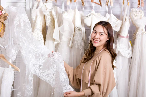 Wedding Dress Rental Shop Owner Standing Choosing Lace Fabric Covering — Stock Photo, Image