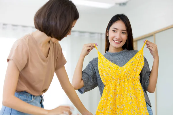 Two Young Asian Women Choosing Clothes Traveling Summer Holidays Pretty — Stock Photo, Image