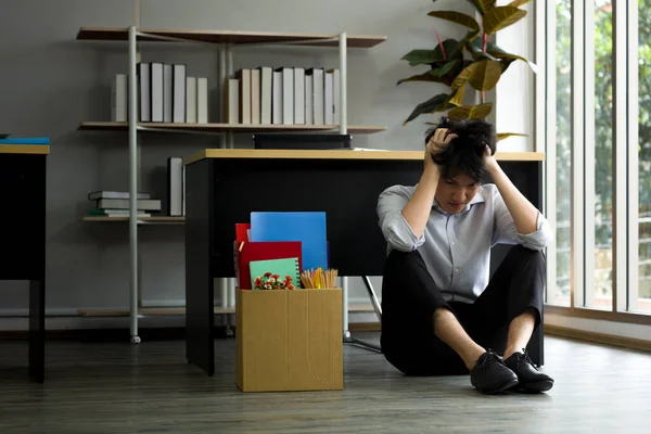 Homem Asiático Está Estressado Porque Foi Despedido Trabalho Empregados Demitidos — Fotografia de Stock