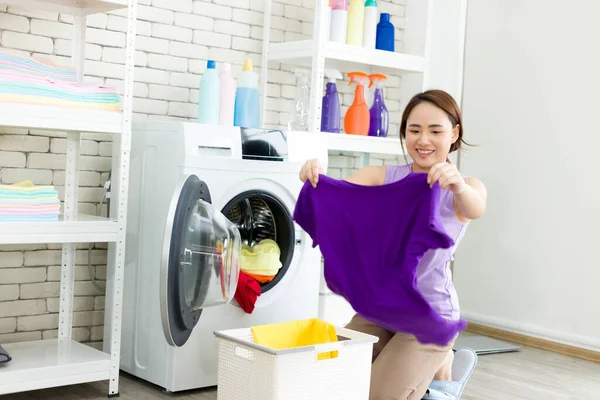 Asian Housewife Separating Clothes Basket Put Them Washing Machine Laundry — Stock Photo, Image