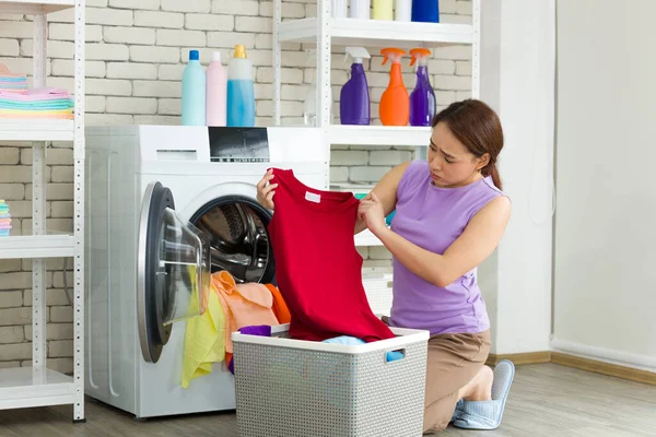 Asian Housewife Separating Clothes Basket Put Them Washing Machine Laundry — Stock Photo, Image