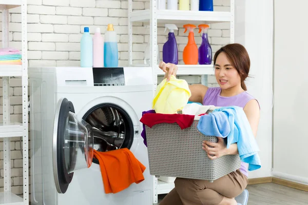 Asian Housewife Separating Clothes Basket Put Them Washing Machine Laundry — Stock Photo, Image