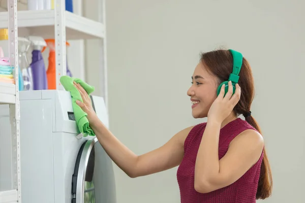 Asian Young Woman Maid Wiping Cleaning Washing Machine Listening Music — Stock Photo, Image