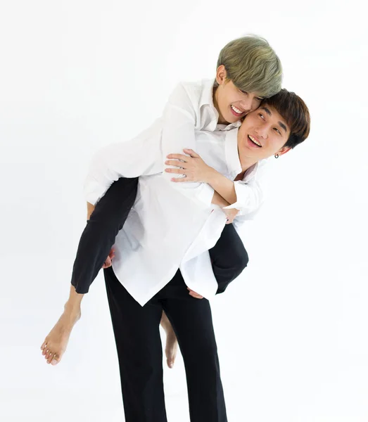 Homens Homossexuais Asiáticos Felizes Casais Gays Estão Abraçando Juntos Isolados — Fotografia de Stock