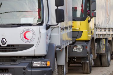 Red Crescent humanitarian aid enters Douma near Damascus