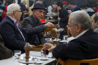 Şam, Suriye 'de bir kahve dükkanındaki insanlar