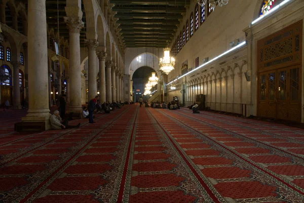 Orando Mezquita Omeya Damasco — Foto de Stock