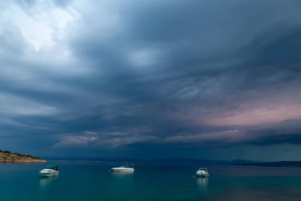 Θυελλώδη Σύννεφα Στην Αδριατική Ακτή Στο Νησί Krk Κροατία — Φωτογραφία Αρχείου