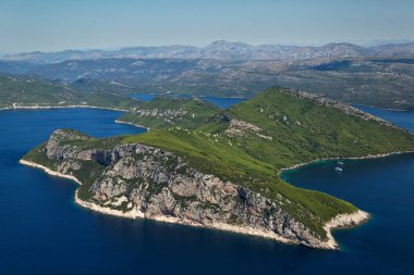 Güney Dalmaçya kıyıları ve Hırvatistan 'ın Dubrovnik kenti yakınlarındaki Elafiti Adaları