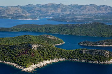 Güney Dalmaçya kıyıları ve Hırvatistan 'ın Dubrovnik kenti yakınlarındaki Elafiti Adaları