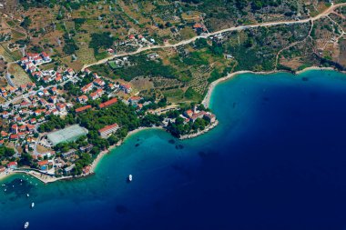 Boltown 'un Hırvatistan' daki Sütyen adasındaki hava fotoğrafı