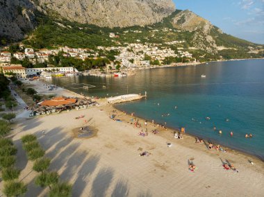 Adriyatik 'in Omi kentindeki Kum Sahil Hırvatistan