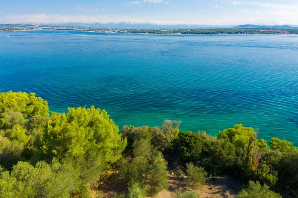 Vista Aérea Uma Costa Arborizada Ilha Pasman Croácia — Fotografia de Stock