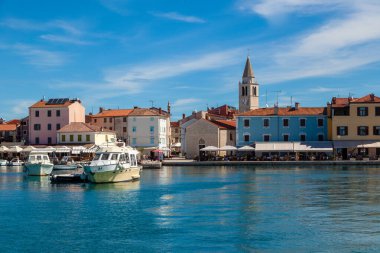 Hırvatistan 'ın Faana kasabası Istra, Adriyatik Denizi' ndeki kıyı şeridi