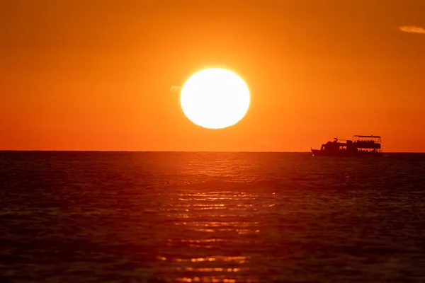 Sonne Der Nähe Der Oberfläche Der Adria Bei Sonnenuntergang Nationalpark — Stockfoto