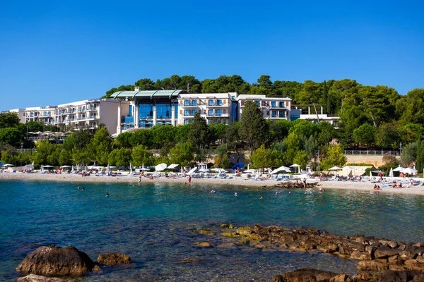 Personas Playa Rovinj Croacia — Foto de Stock