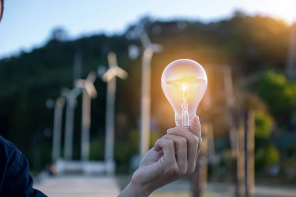 Doğadaki enerji kavramında büyüyen ampuller..