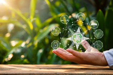 Çevre simgeleriyle el ele tutuşan teknoloji, yeşil arkaplanda Ağ bağlantısı üzerinden.