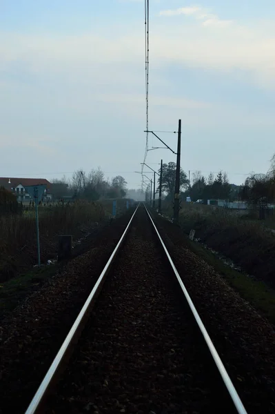 Infraestrutura Ferroviária Dia Verão Faixas Carris Fios Semáforos — Fotografia de Stock