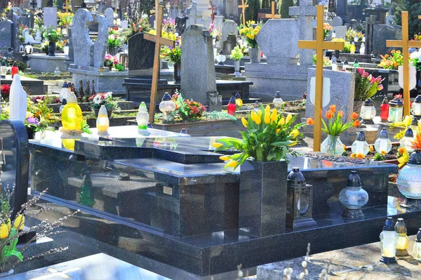 Hroby Květiny Katolickém Hřbitově — Stock fotografie