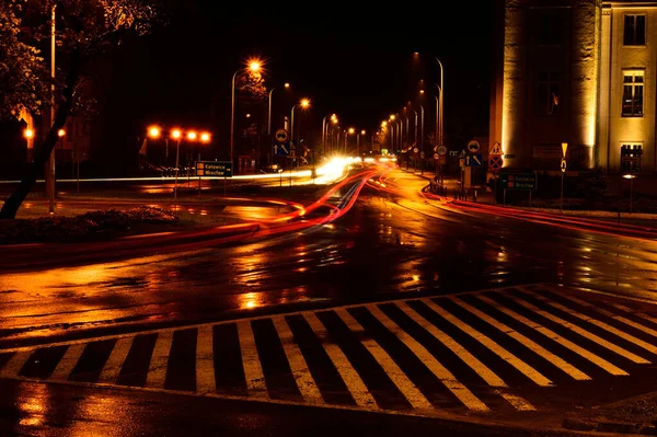 Nocne Skrzyżowanie Deszczu — Zdjęcie stockowe