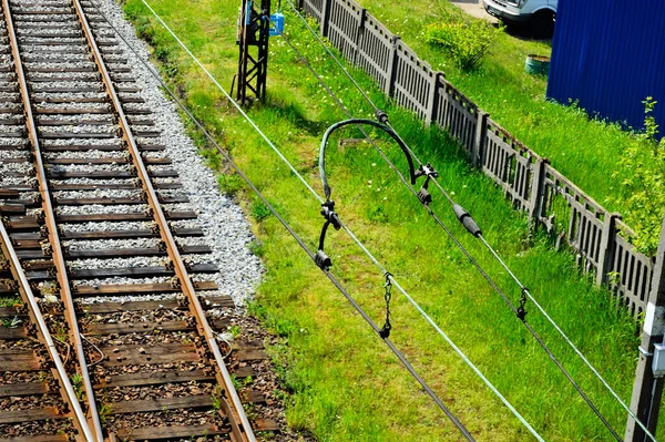 Infraestructura Ferroviaria Día Verano Pistas Rieles Alambres Semáforos —  Fotos de Stock