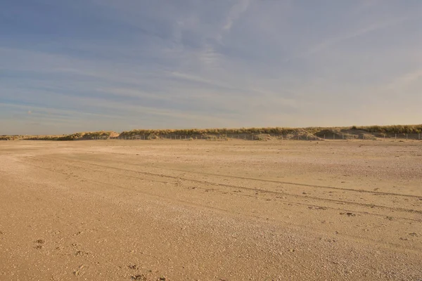 Zee Kust Een Zonnige Maar Mistige Dag Voorjaar — Stockfoto