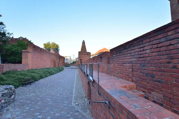 Varsói Óvárosban Lévő Barbican Történelmi Védőfalai Napkeltekor Nyár — Stock Fotó