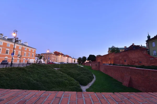 Исторические Оборонительные Стены Варшавских Бургерских Домов Старом Городе Свете Восходящего — стоковое фото