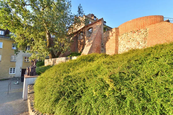 Ιστορικά Αμυντικά Τείχη Της Βαρσοβίας Barbican Και Burgher Σπίτια Στην — Φωτογραφία Αρχείου