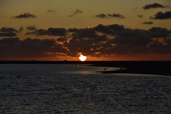 Märchenhafter Sonnenuntergang Und Wolken Himmel Über Dem Meer Sommer — Stockfoto