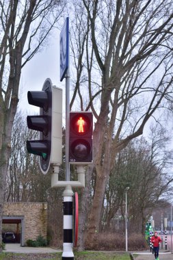 Yaya trafik ışığı size geçitteki durumu bildirir. Dikkat!.