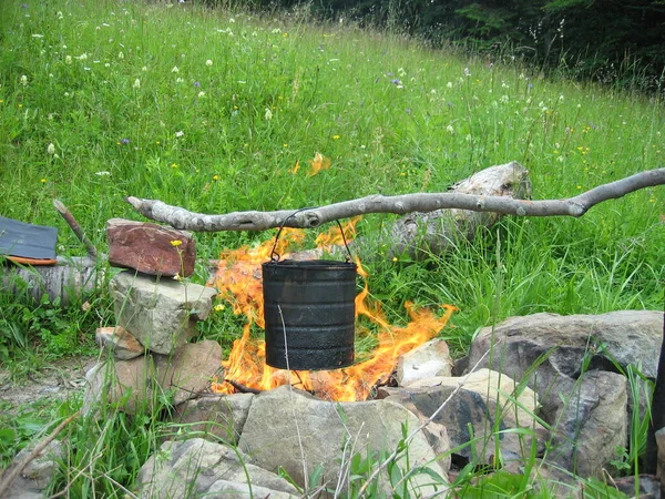 Homemade Fireplace Nature Life Tourist Campfire Pot Tourism Green Grass — Stock Photo, Image