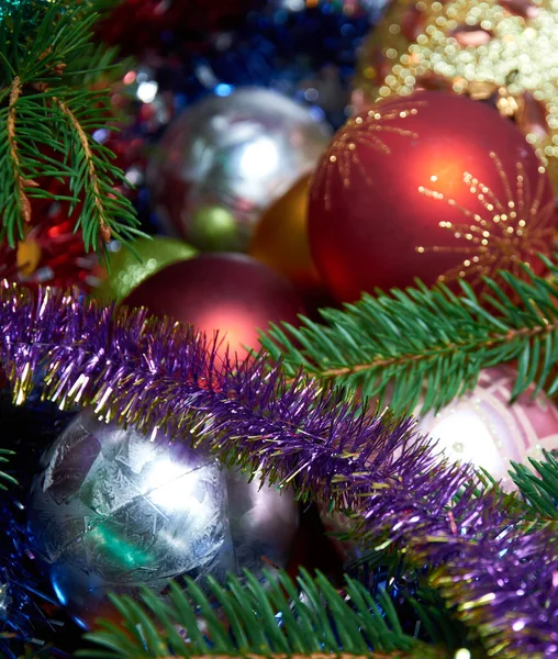 Χριστουγεννιάτικα Στολίδια Για Δέντρο Ξύλινο Τραπέζι — Φωτογραφία Αρχείου