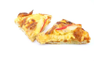 Deniz ürünleri dilim pizza beyaz arka plan üzerinde