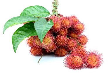 Beyaz arka plan üzerinde Rambutan tatlı meyve