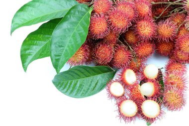Beyaz arka plan üzerinde Rambutan tatlı meyve