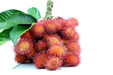 Beyaz arka plan üzerinde Rambutan tatlı meyve