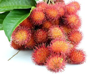 Beyaz arka plan üzerinde Rambutan tatlı meyve