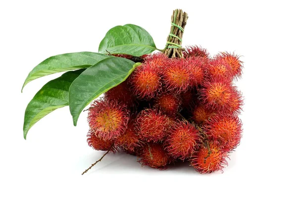 Beyaz arka plan üzerinde Rambutan tatlı meyve