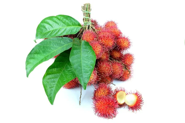 Beyaz arka plan üzerinde Rambutan tatlı meyve