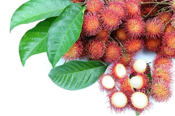 Beyaz arka plan üzerinde Rambutan tatlı meyve