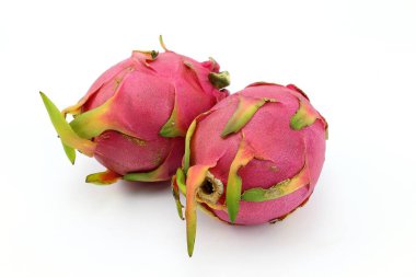 Beyaz arkaplanda Ejder Meyvesi