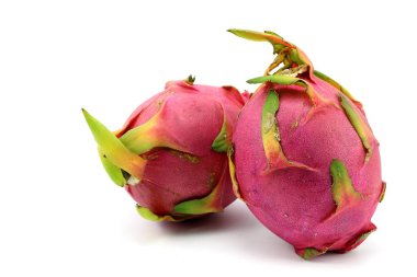 Beyaz arkaplanda Ejder Meyvesi