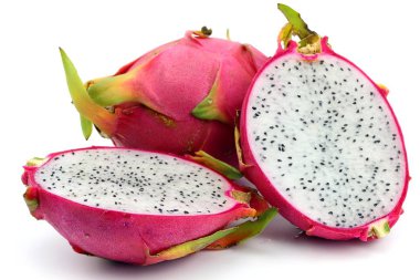 Beyaz arkaplanda Ejder Meyvesi